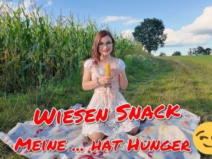 TinyEmily Porno Video: Dirndl Wiesen Snack!! Meine fo**e hat Hunger