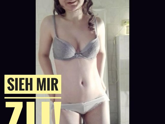 TinyEmily Porno Video: Eingeölt! Geile Studentin bei der Körperpflege