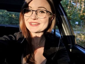 TinyEmily Porno Video: Parkplatzs*x Blank in die fo**e gefi**t