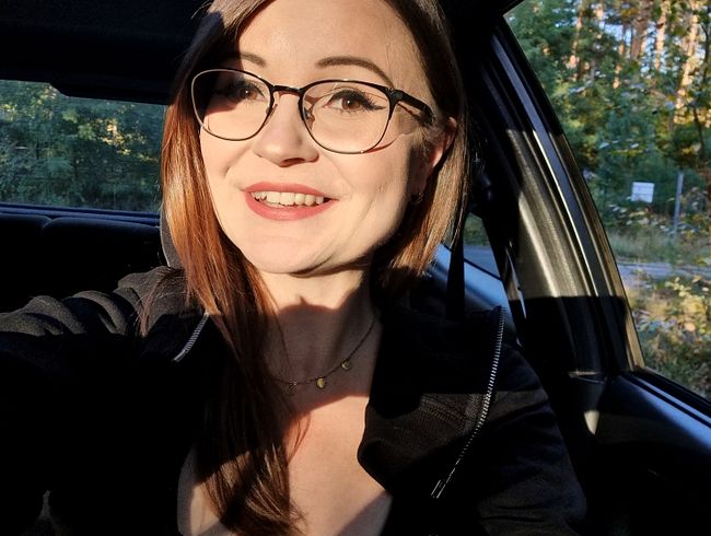 TinyEmily Porno Video: Parkplatzs*x Blank in die fo**e gefi**t