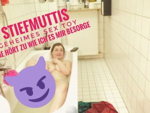 TinyEmily Porno Video: Stiefmutter Hört mir beim Orgasmus Zu